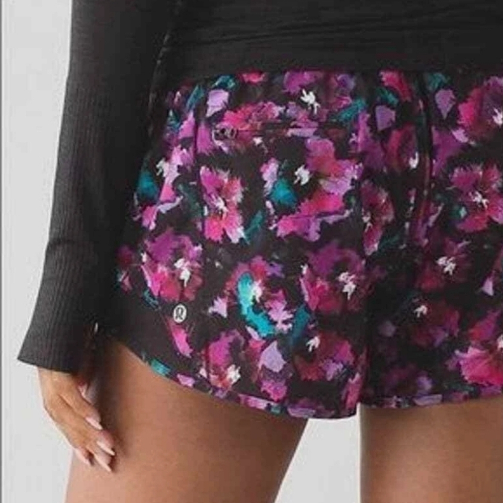 Lululemon Hotty Hot Shorts Mesh Mini Midnight Bloom Black Deep Fuschia Sz 4 EUC